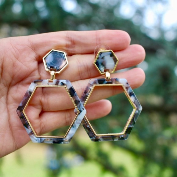 New Tortoise Marble Hexagon Link Hoops Earrings - Picture 2 of 10